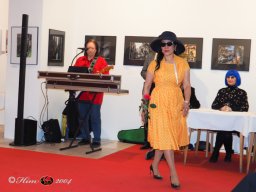 Fashion Show in der Contemplor Galerie Wien am 14. 03. 2024